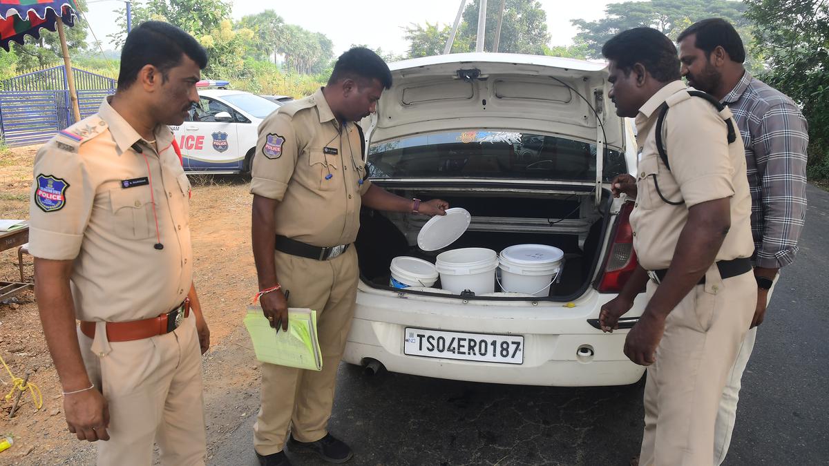 Andhra Pradesh police step up security along inter-State border in wake of elections in Telangana, Chhattisgarh