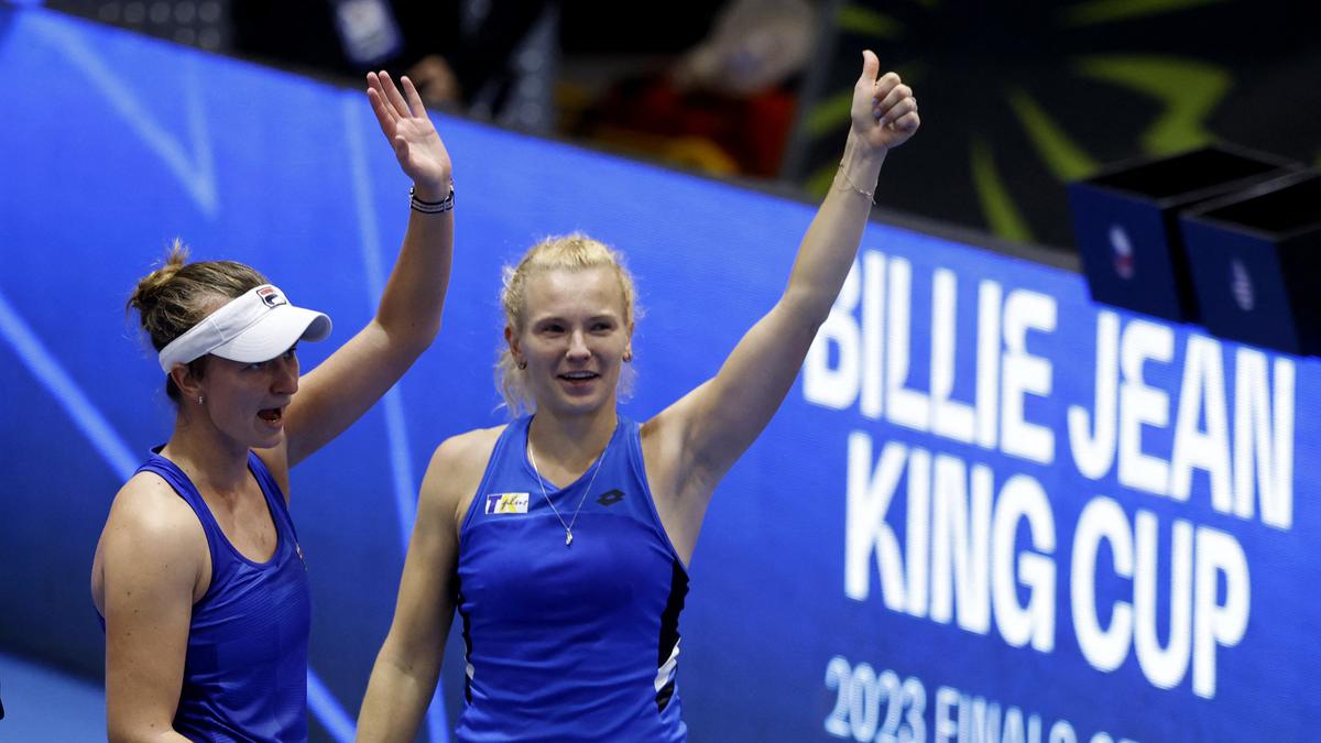 Czech Republic wins doubles to beat United States 2-1 and reach Billie Jean King Cup semifinals