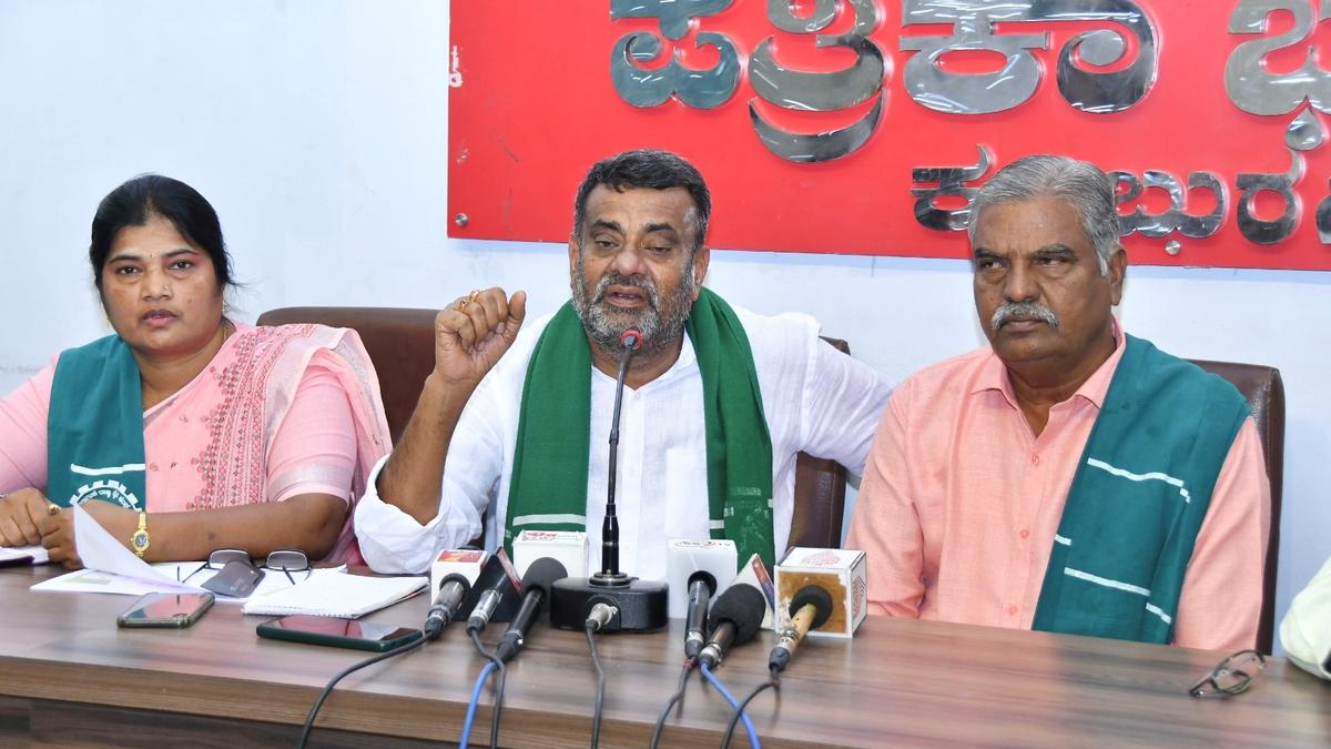 Set up corpus fund to provide relief to farmers during natural calamities, KRRS tells State government