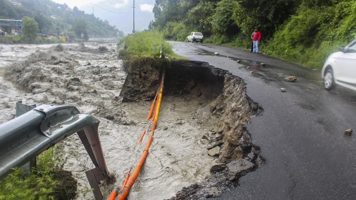 Supreme Court asks Himachal government to respond to queries on landslips, flash floods