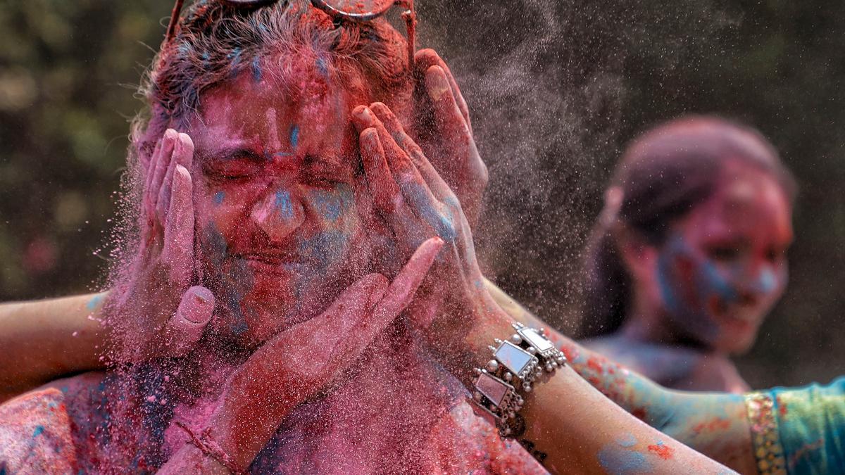 Holi celebrations in Bengaluru take a sustainable turn amid water crisis