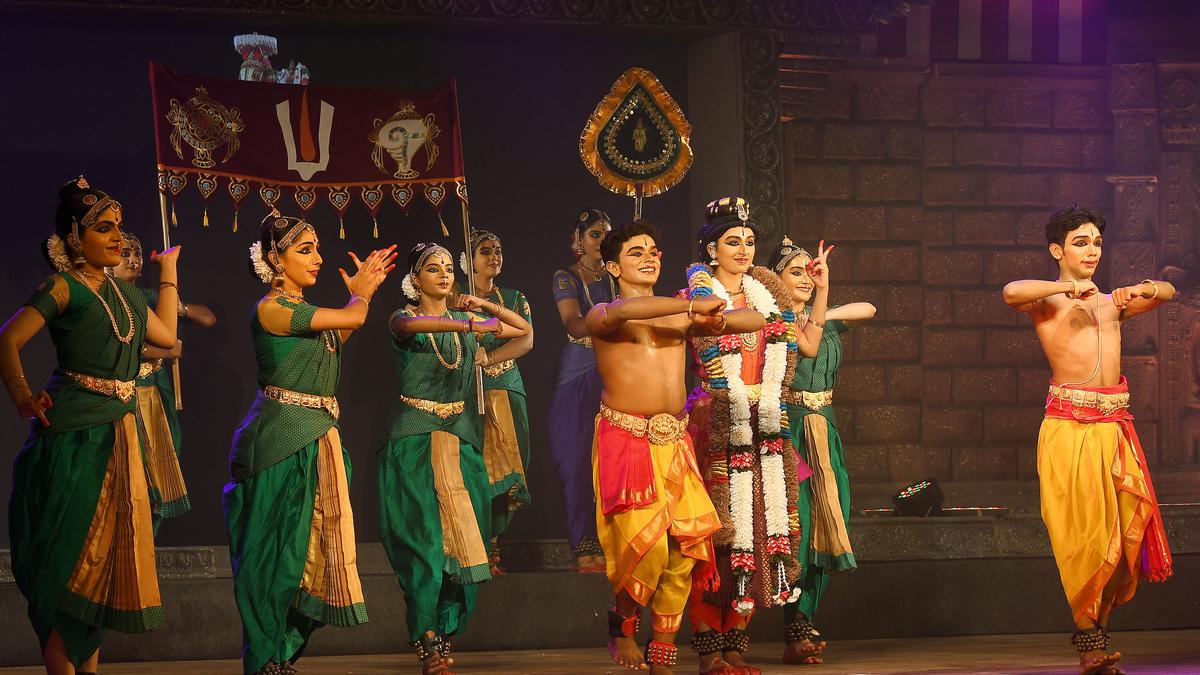 The dance production Kallazhgar captured the grandeur of the annual Chithirai thiruvizha procession