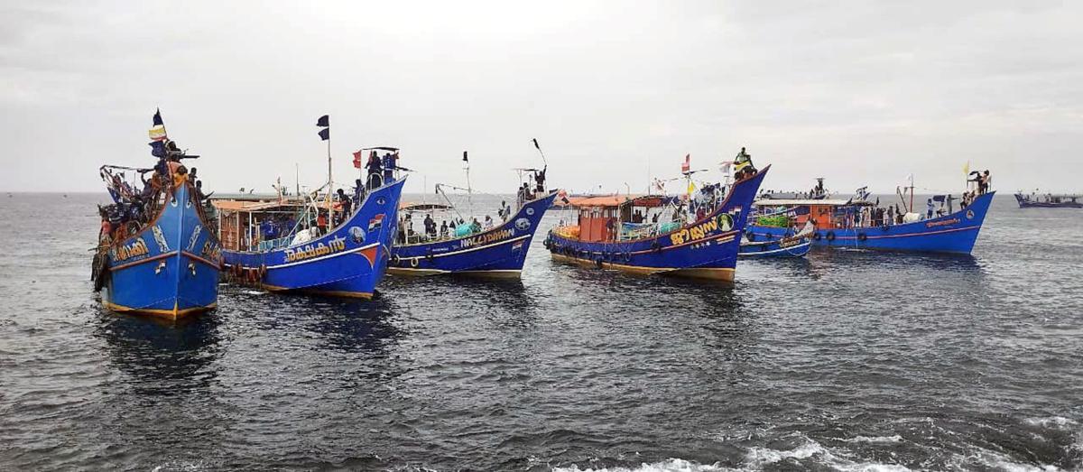 Fisherfolk sieged the port using their vessels as well