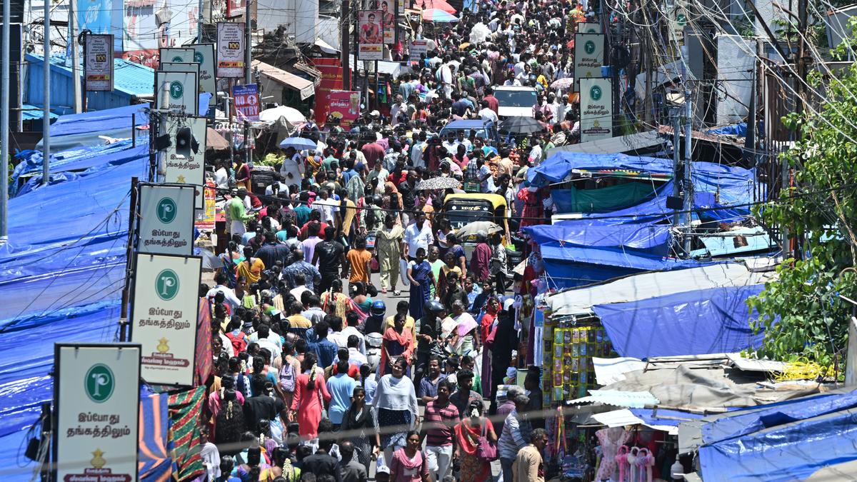 Showers dampen prospects of roadside vendors