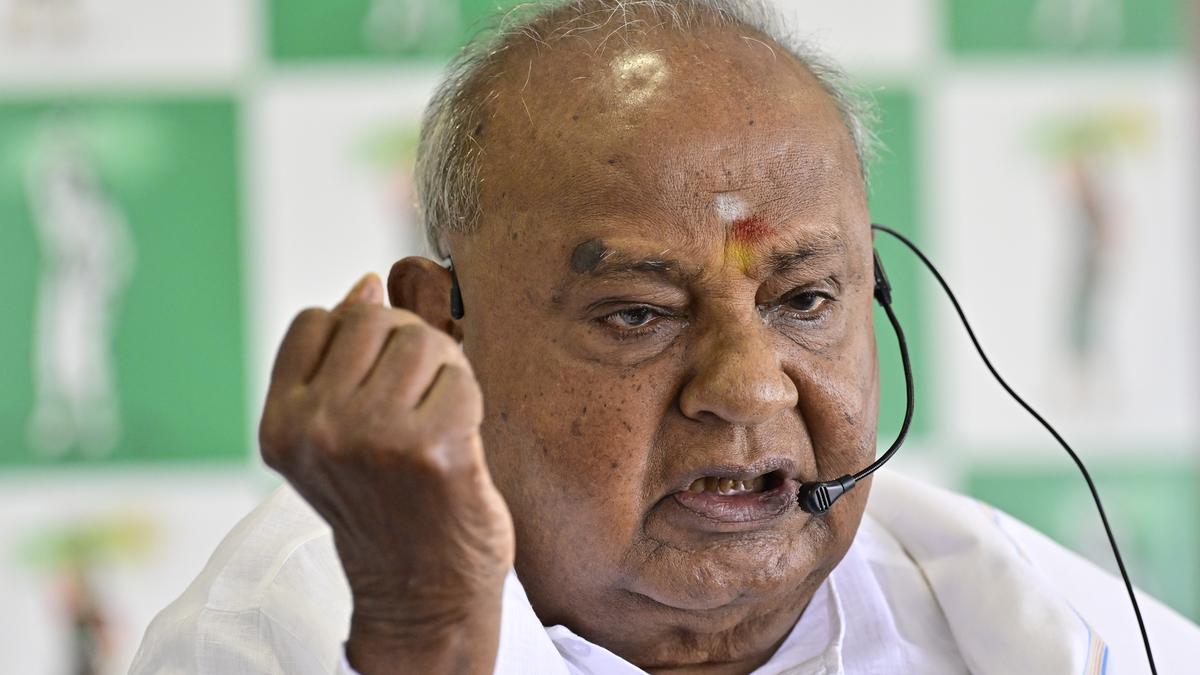 Deve Gowda Sets deadline for State govt to disclose flood relief details