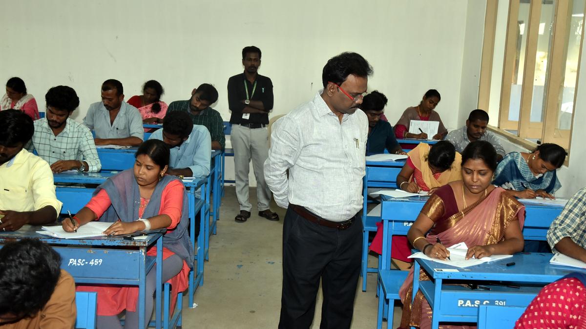 Over 1 500 candidates take up TNPSC Group 2 exam in Dindigul The Hindu