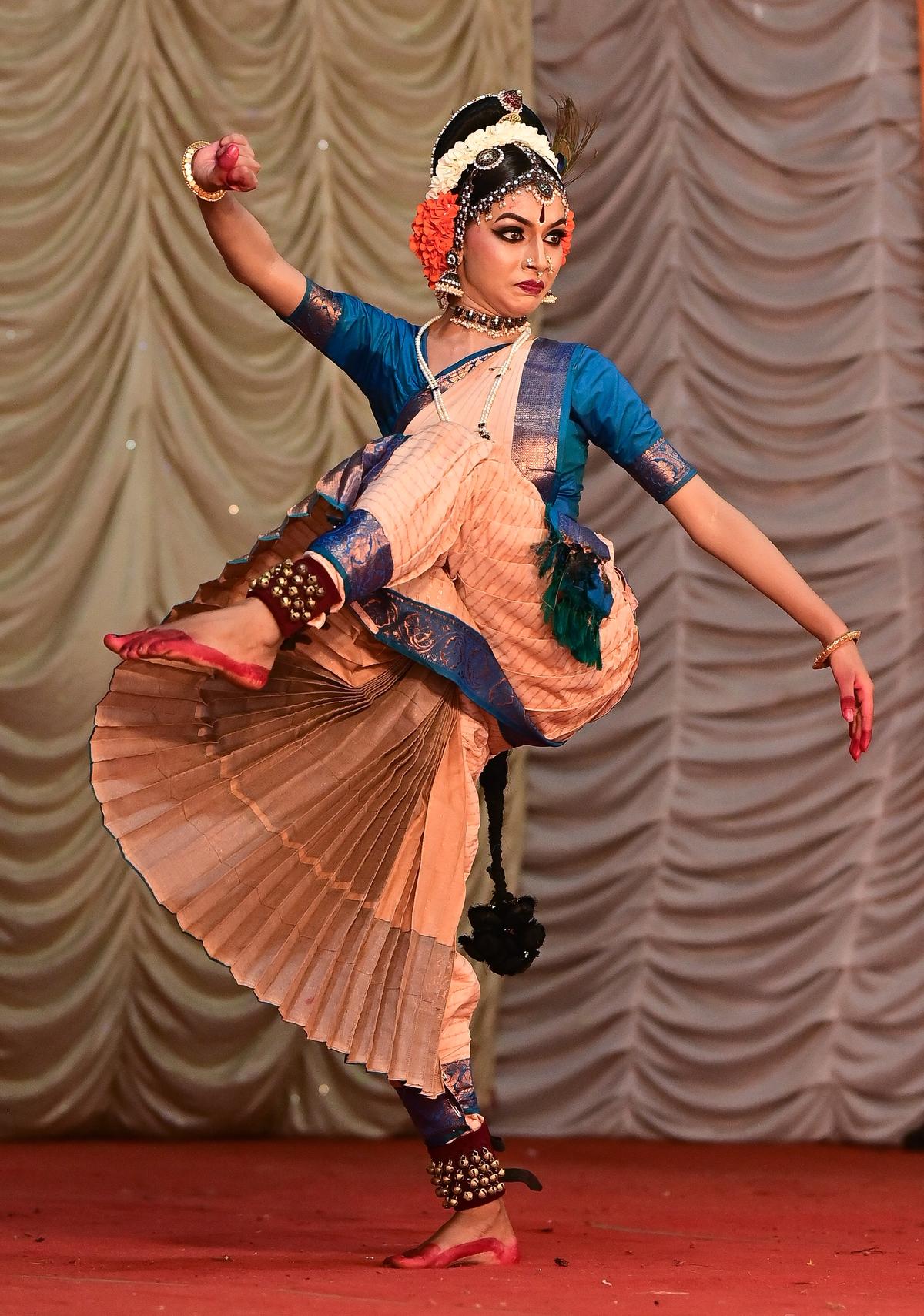 Arabhi T. from VHM Higher Secondary School, Morayur, who won the first prize in Kuchipudi (high school category).