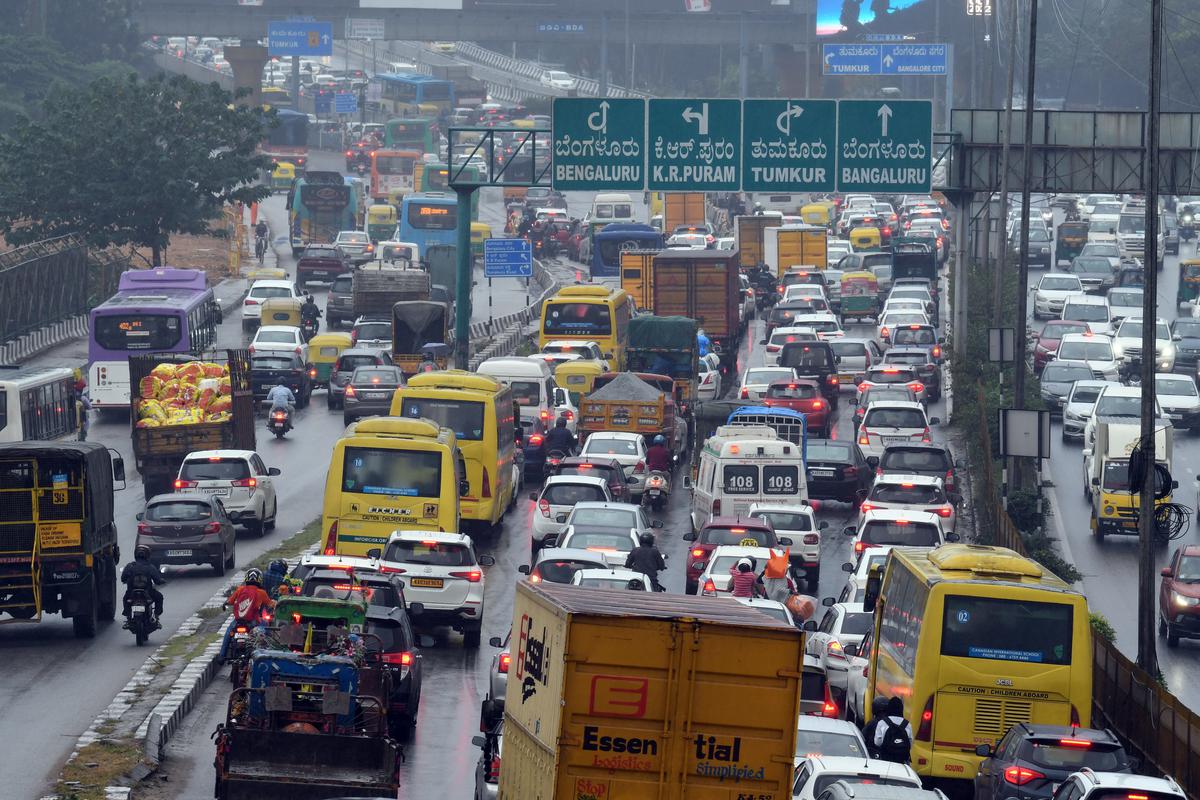 Members of Institute of Engineers join hands with BTP to decongest Bengaluru traffic