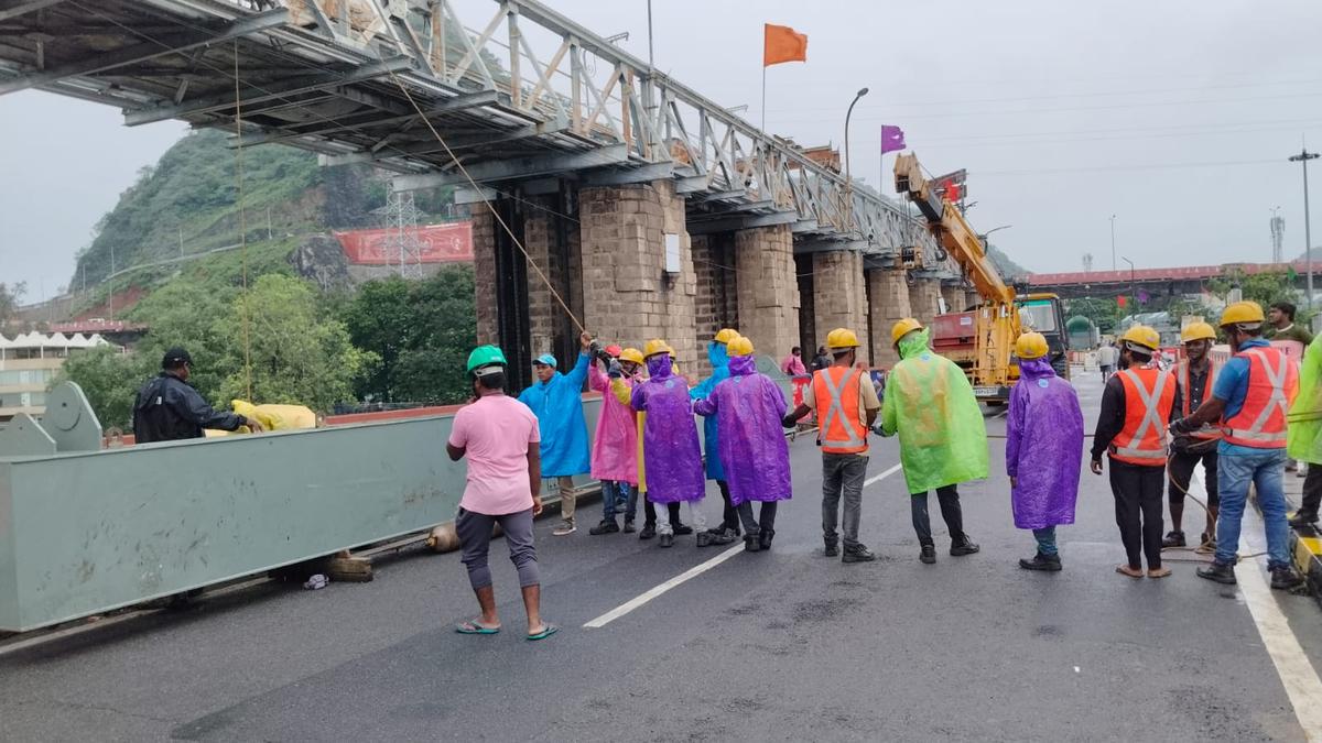 Gate no.69 of Prakasam Barrage being repaired