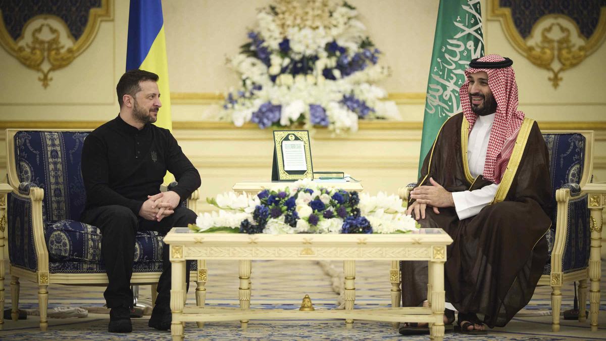 Ukraine’s Zelenskyy arrives in Saudi Arabia ahead of summit with US