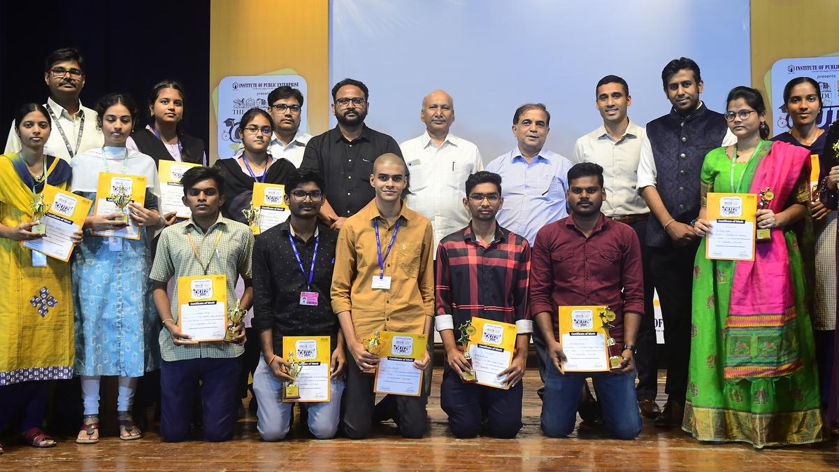 Participate in every contest to become a good quizzer, students told