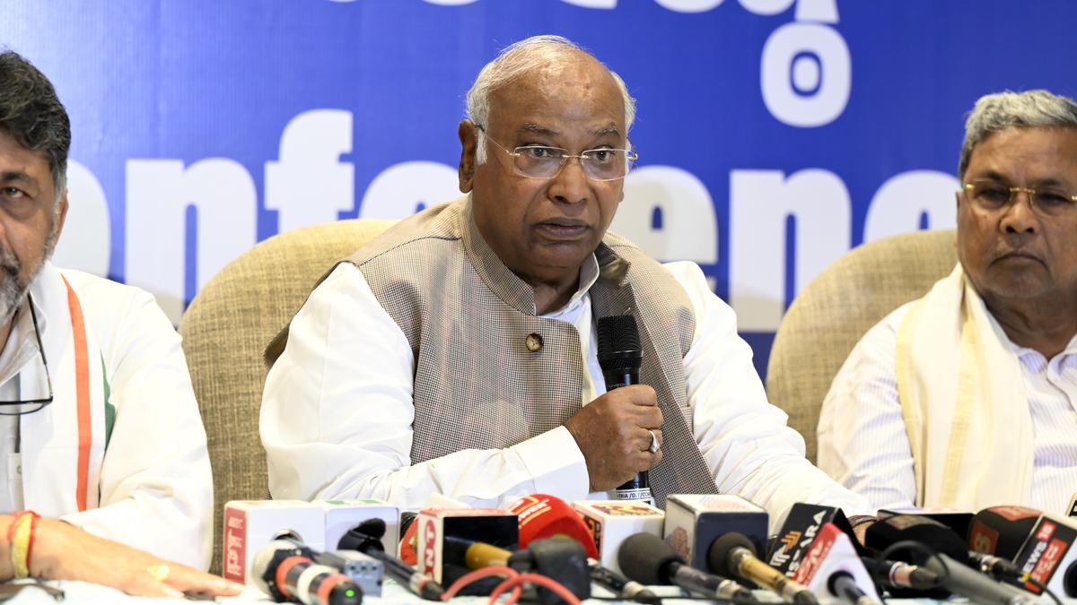 Congress govt. completes two years with bouquets and brickbats
