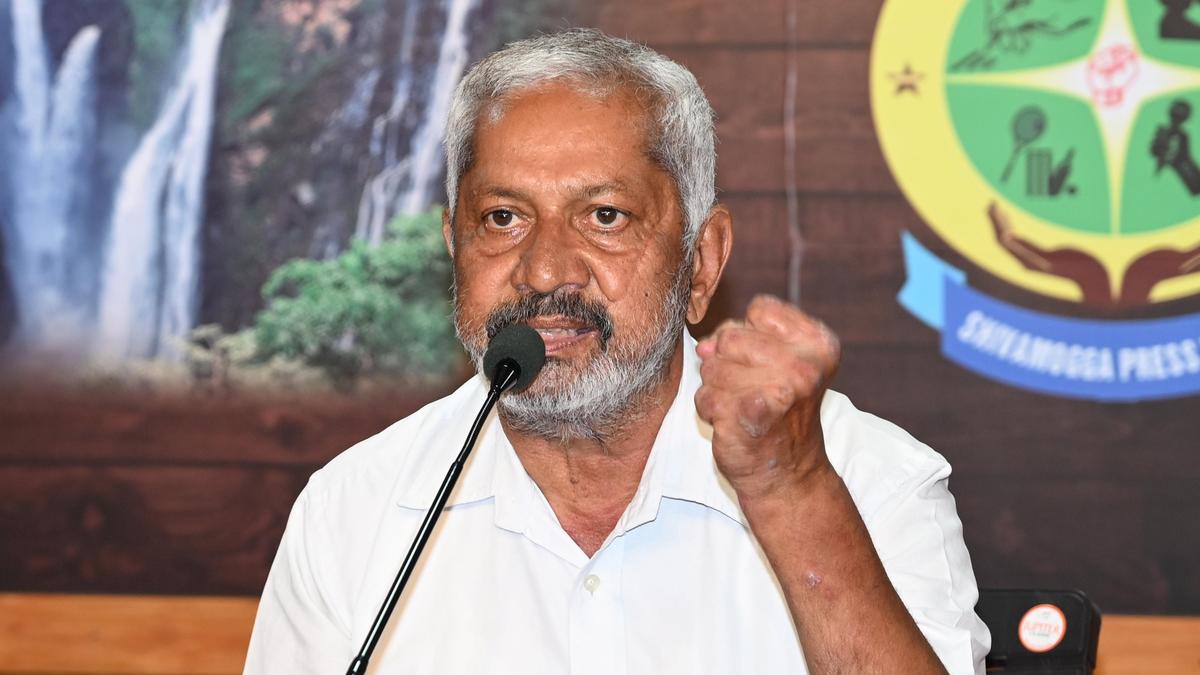 Malenadu Raitha Horata Samiti leader calls for protests by people displaced by dams in Shivamogga for grant of land