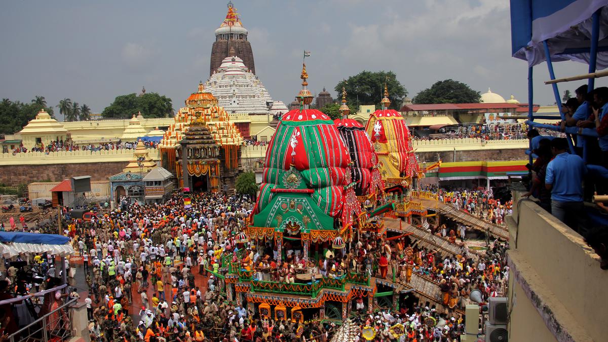 Rath Yatra gets underway in Puri, lakhs of people throng the streets