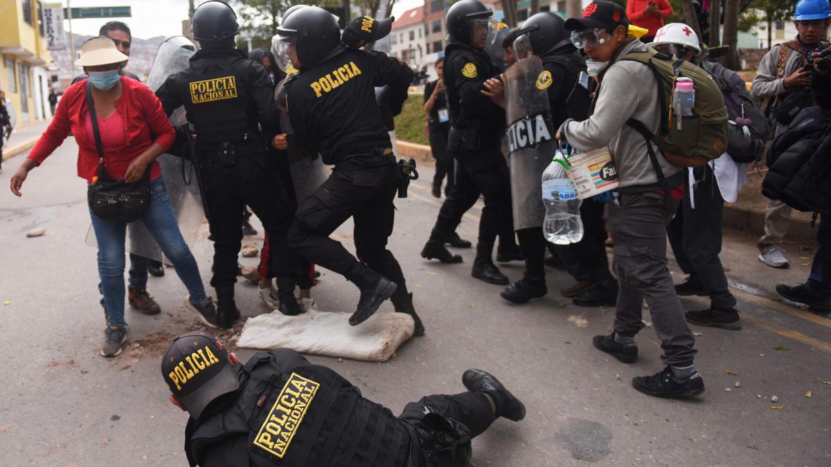 Peru anti-government protests spread, with clashes in Cusco