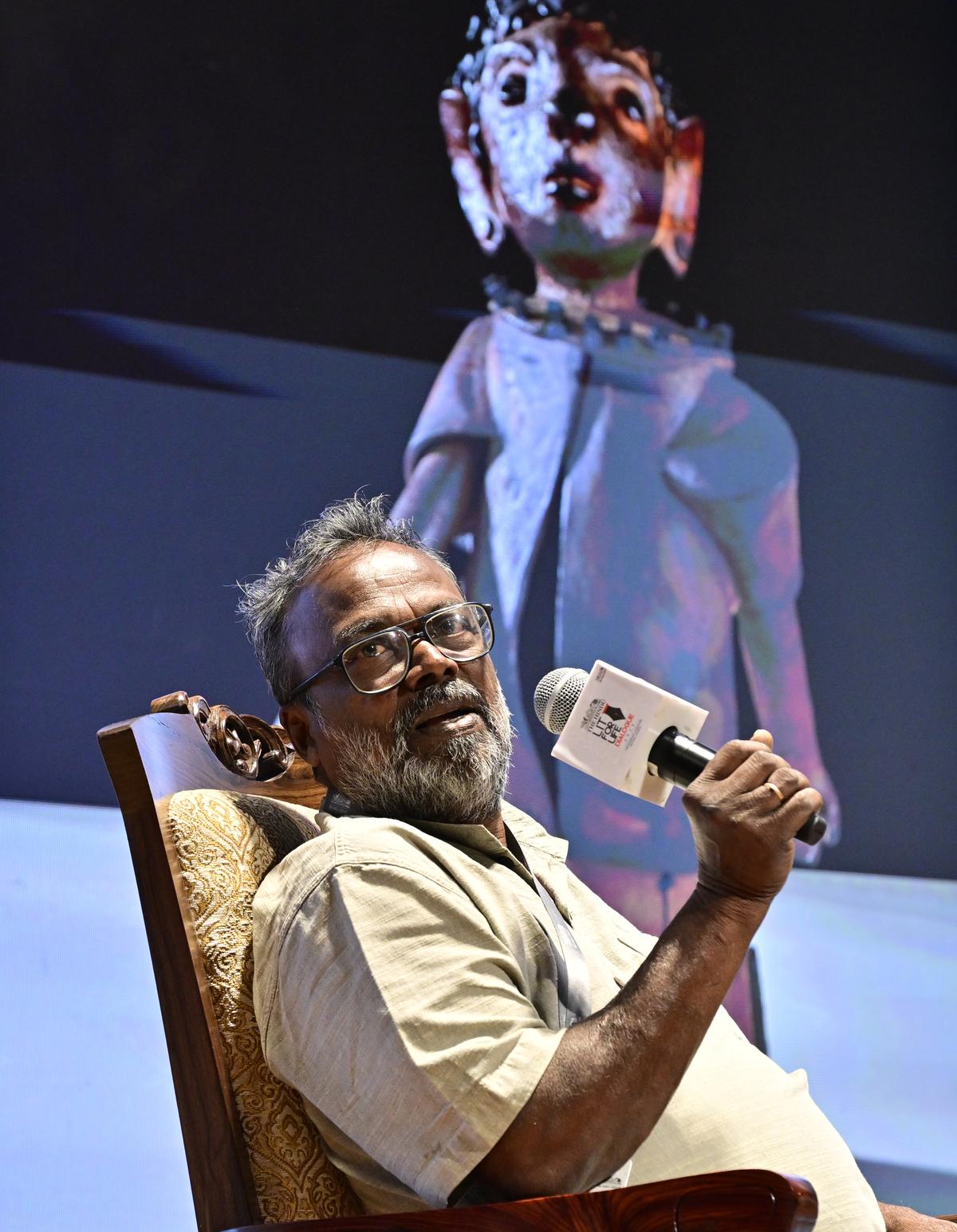 बेंगलुरु में द हिंदू लिट फॉर लाइफ डायलॉग के दौरान जी रेघु। 