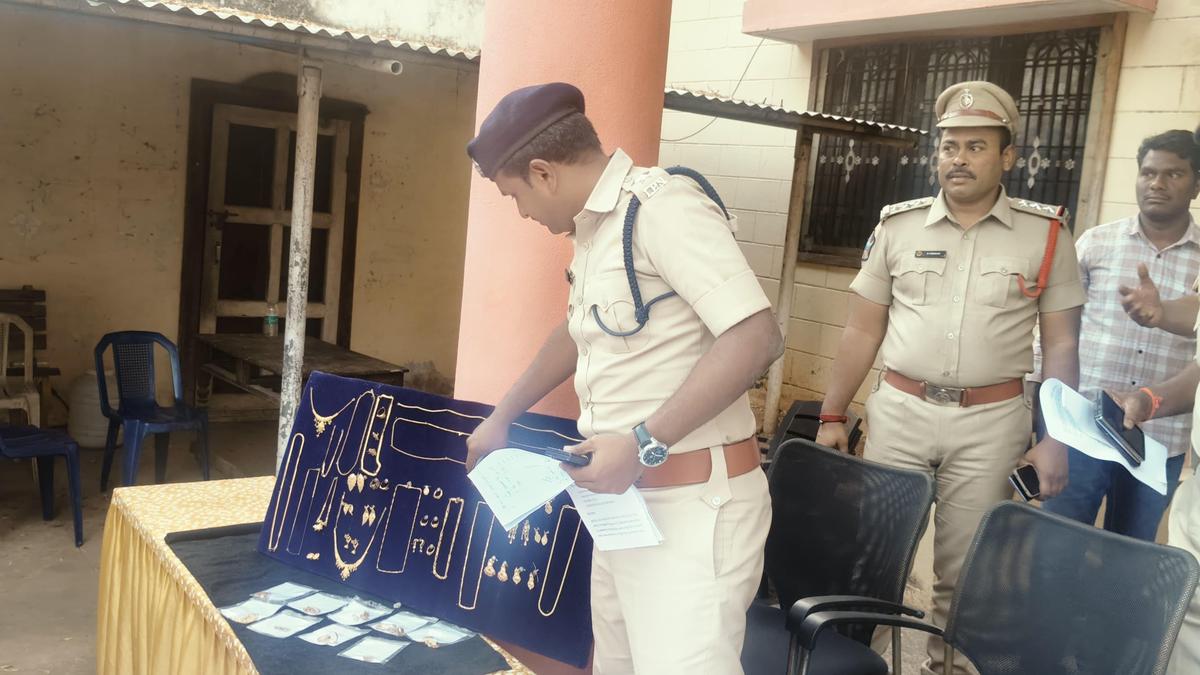 Gold ornaments worth ₹60 lakh recovered, nine held in Penukonda