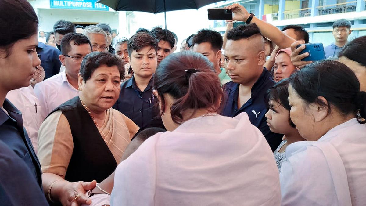 Manipur Governor Uikey visits Imphal relief camp, promises all help to inmates