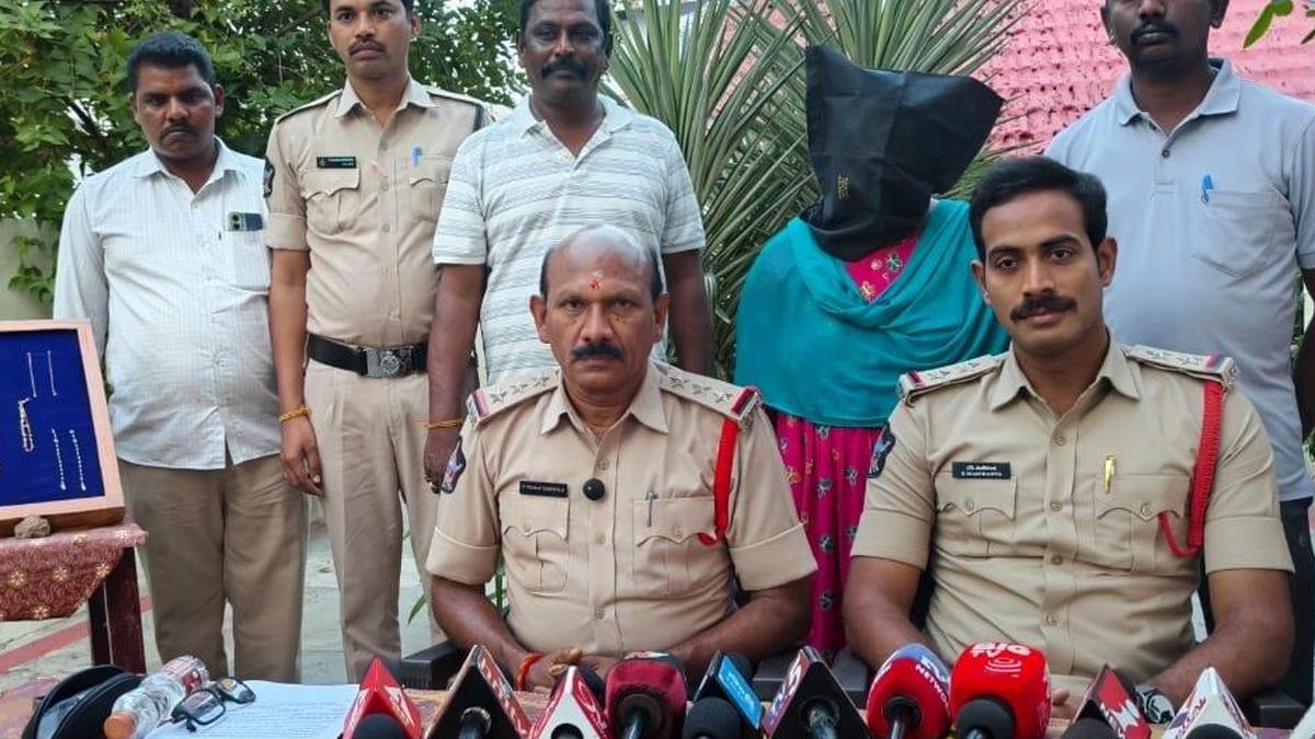 Woman held, stolen ornaments worth ₹7 lakh recovered