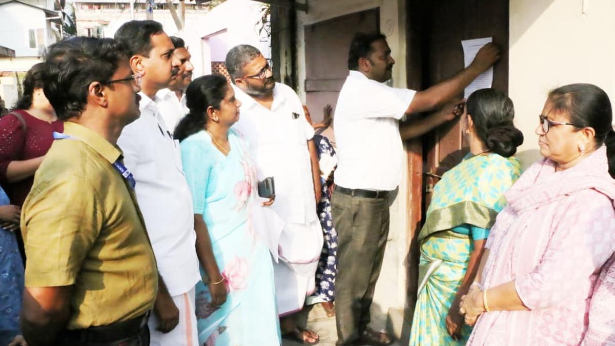 Konthuruthy river restoration: Kochi Corporation hands aid to 80 families