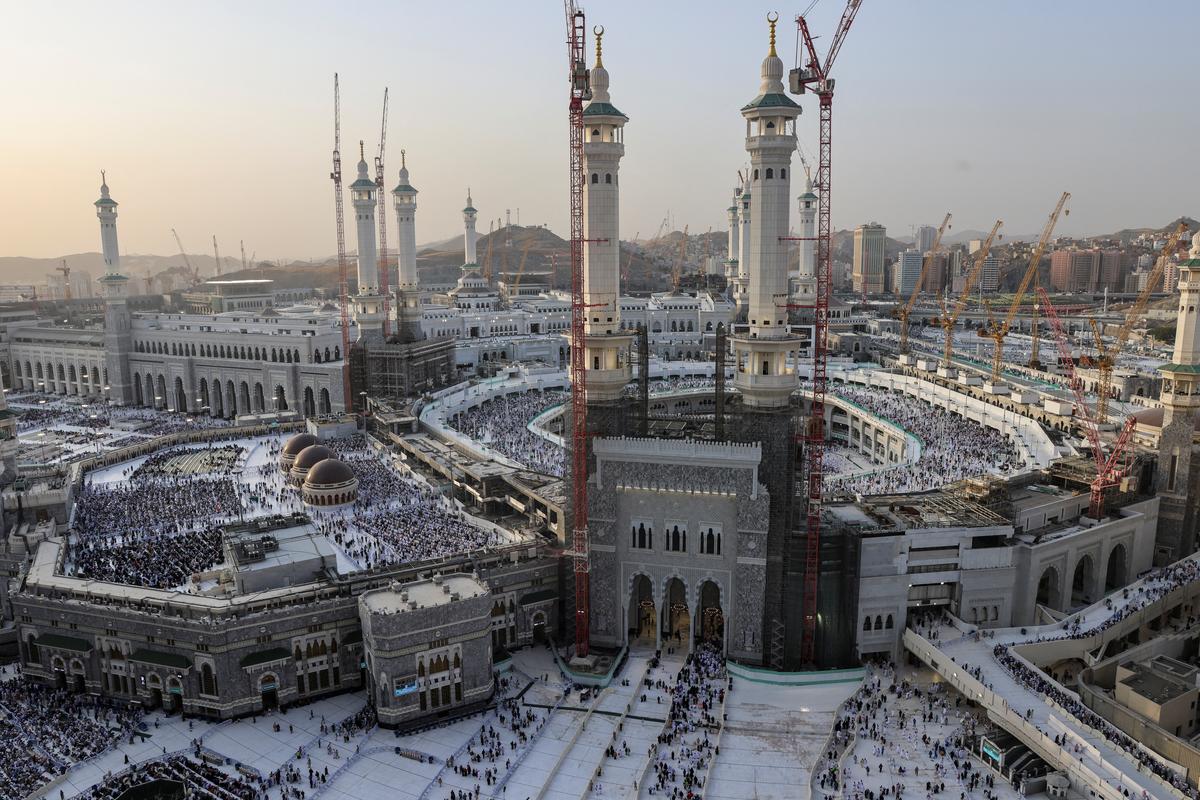 More than 1.5 million foreign Muslims arrive in Mecca for annual Hajj