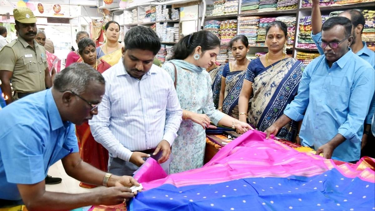 Co-optex discount sale begins in Virudhunagar ahead of Deepavali
