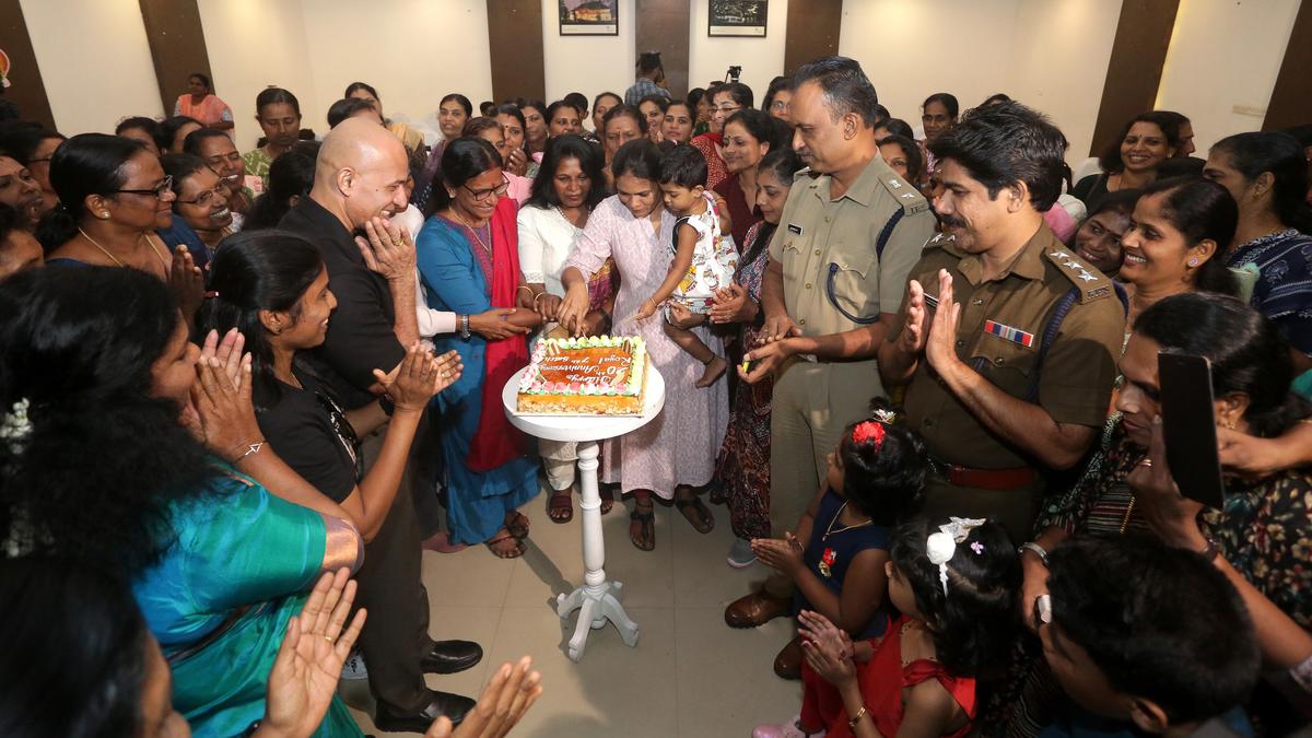 Women police personnel celebrate 20th anniversary