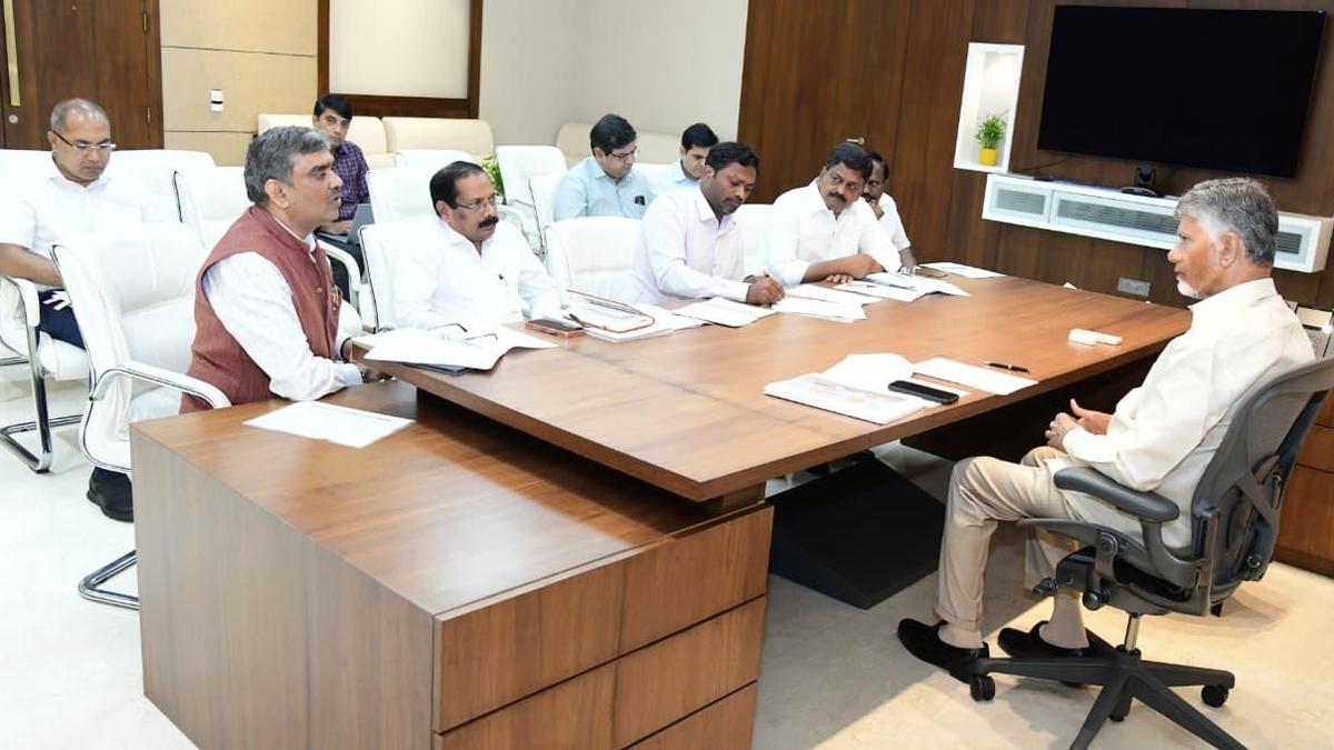 Aim for 15% growth rate, Chief Minister Chandrababu Naidu tells officials
