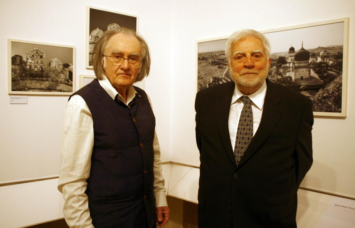 Thomas Lüttge with friend, colleague and co-author Hans Winterberg at an exhibition in Hyderabad, 2012.