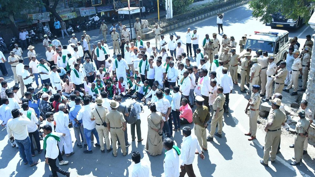 Karnataka sugarcane growers suspend agitation after talks; mills, leaders offer differing price commitments