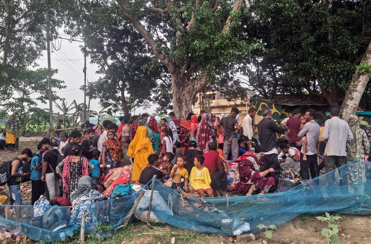 Hundreds gather near West Bengal's Hakimpur border as BJP Govt begins  crackdown on illegal Bangladeshis - The Hindu