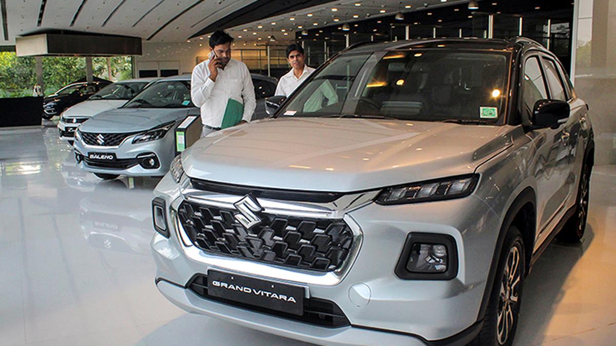 June auto retail sales rise 5% YoY backed by all segments