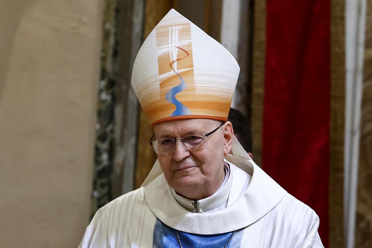 Cardinal Peter Erdo presides over Sunday Mass at the Basilica of Santa Francesca Romana in Rome on May 4, 2025. 