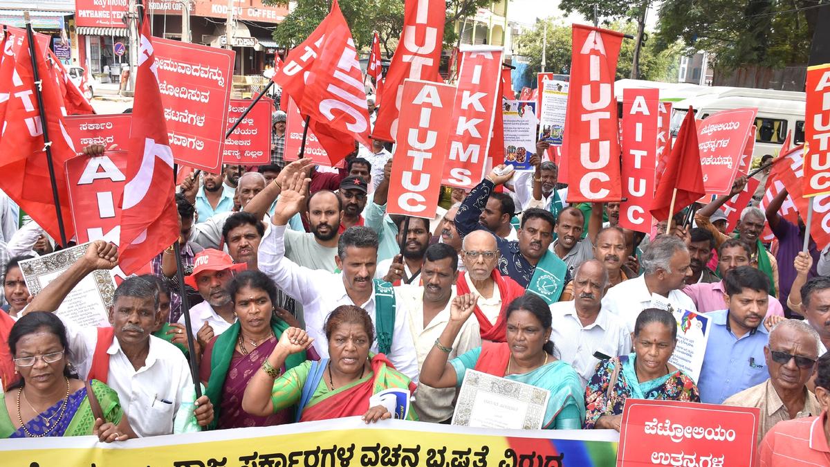 Farmers, trade union members take out rally in Mysuru