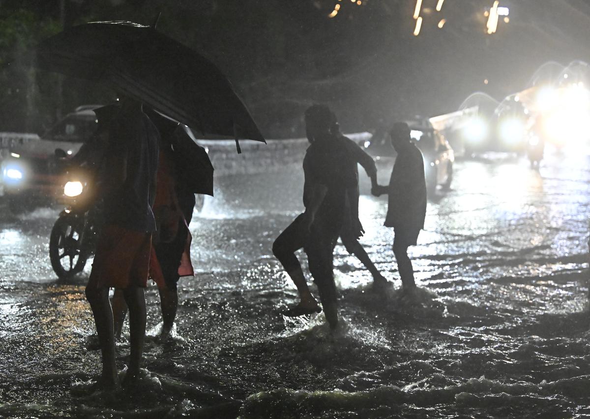 Heavy rains lead to waterlogging in Film Nagar in Hyderabad on Sunday (September 14, 2025). 