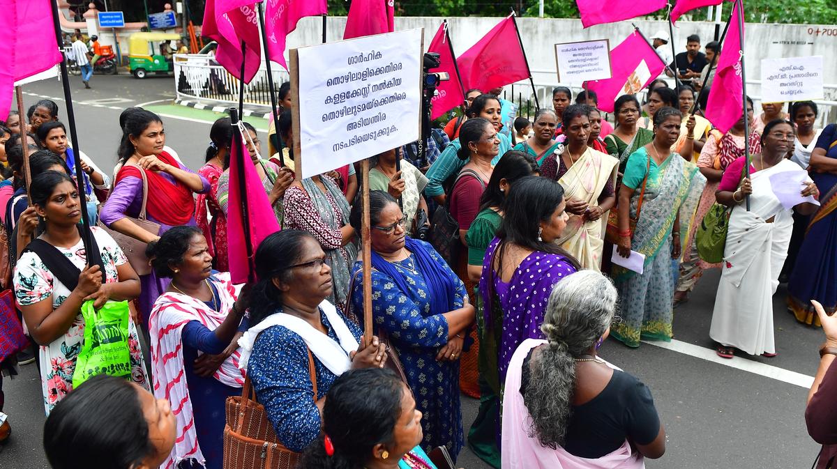 Bindu case: SEWA Union takes out march to State Police Chief's office - The  Hindu
