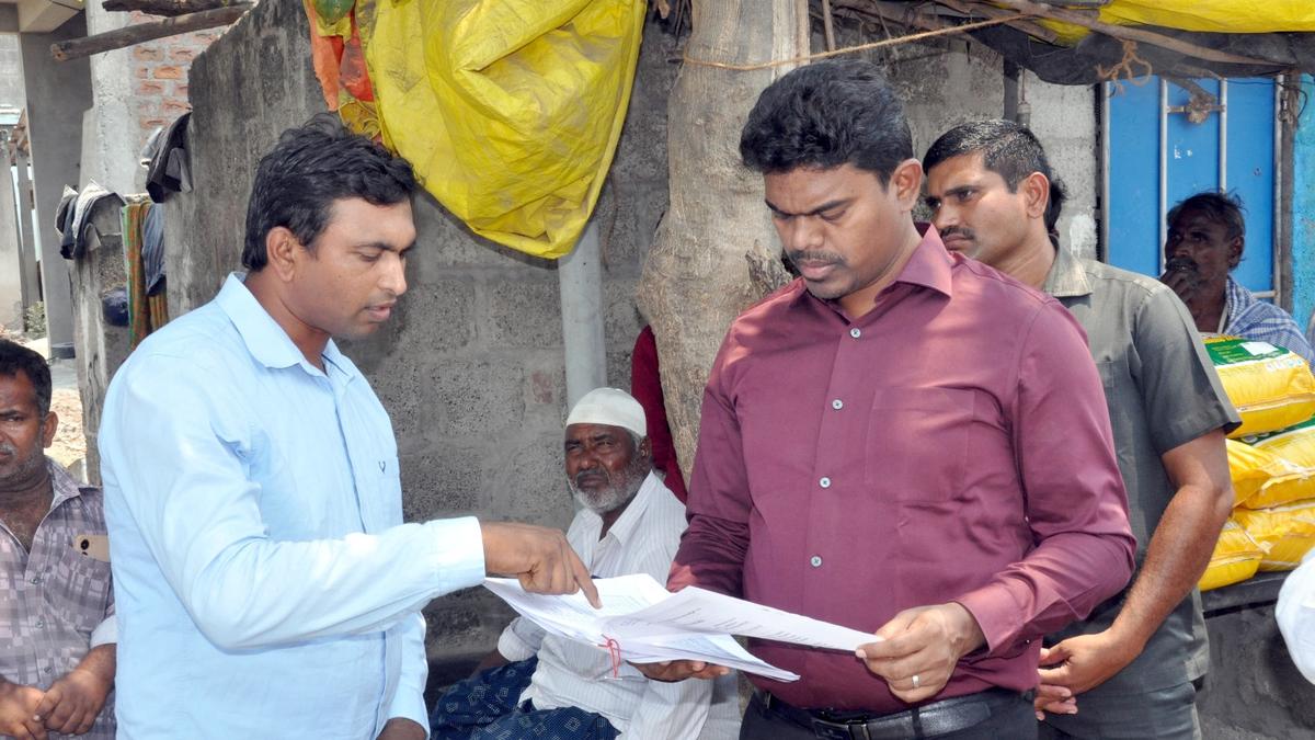 Palnadu District Collector interacts with complainants at field level to assess official response  