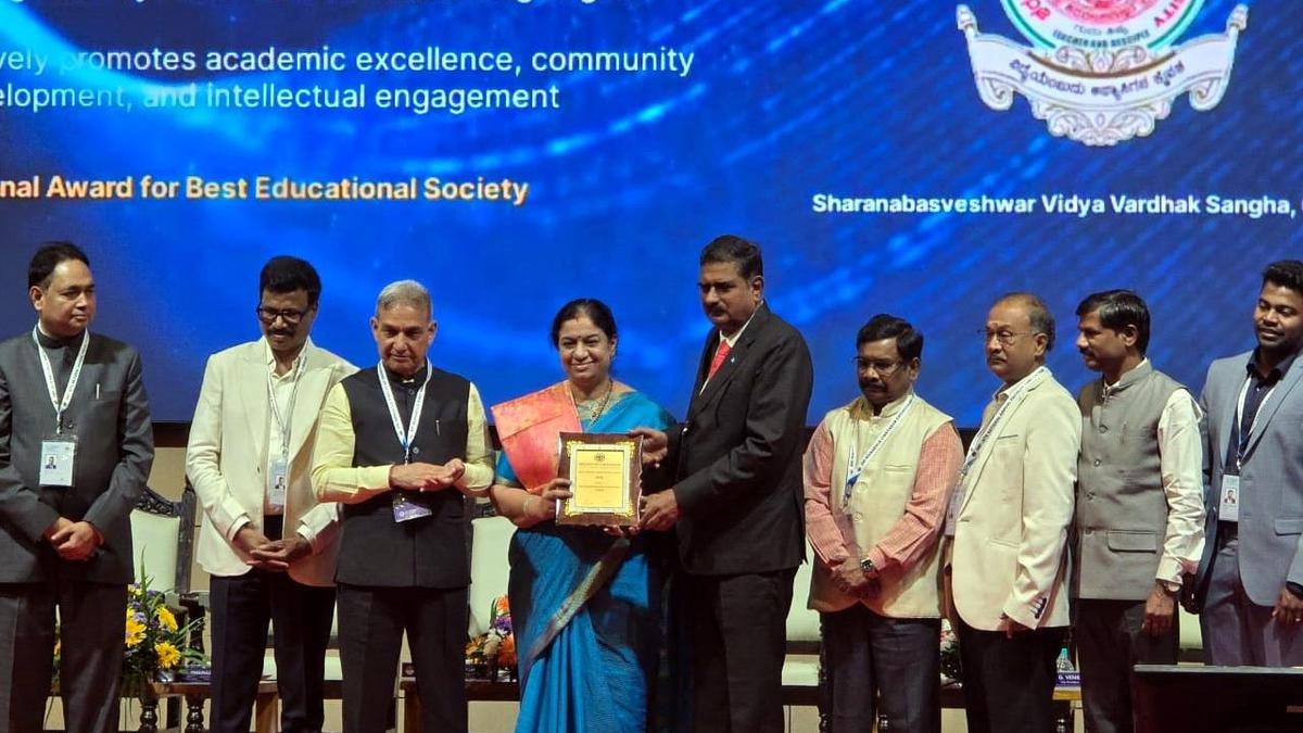 Sharanabasveshwar Vidya Vardak Sangha wins ISTE award