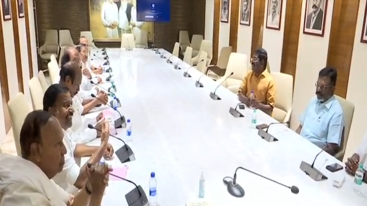 Seat‑sharing talks continue in Tamil Nadu as Congress seeks 33 seats; VCK leader expects Congress to stay in DMK-led alliance