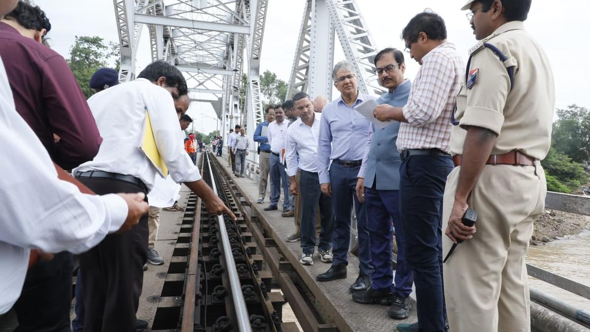 Cabalgando una tormenta: cómo seis miembros del personal de campo de South Central Railway evitaron un desastre mayor