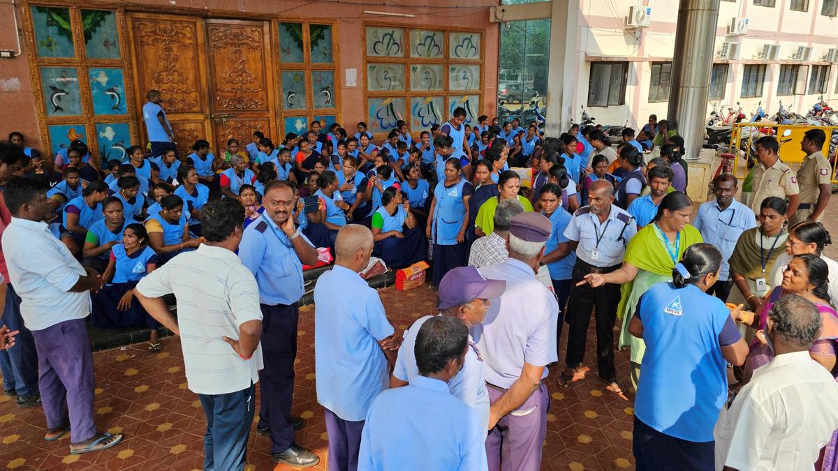 Sivaganga GH workers protest demanding compensation for injured worker