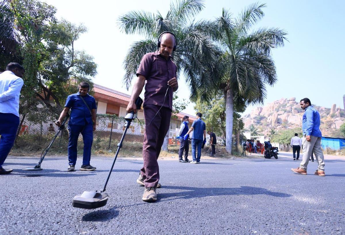 Forensic team finds bullet fragments near Janardhana Reddy's house; Sriramulu  alleges over 50 rounds fired - The Hindu