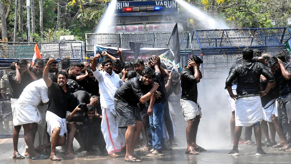 Youth Congress’ Cliff House march turns violent in Kerala