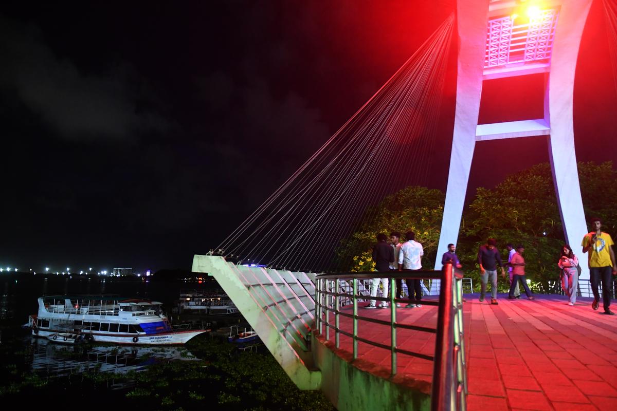Marine Drive Walkway decision invites wrath of general public The Hindu
