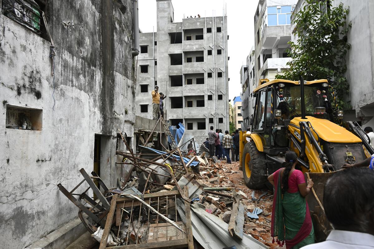 Hyderabad Disaster Response and Asset Protection Agency (HYDRAA) demolishing unauthorised structures constructed on a nala in Ramnagar area, Hyderabad on Friday (August 30, 2024).