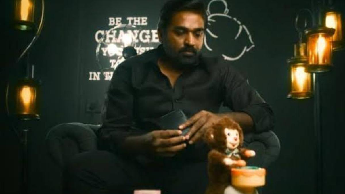 IFFI 2023 | ‘Gandhi Talks’ movie review: Vijay Sethupathi’s silent film fulfils part of its mission