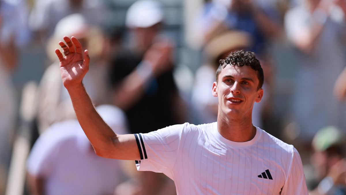 Jannik Sinner loses in French Open second round