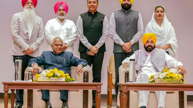 Work hard with complete honesty: Arvind Kejriwal to newly inducted Punjab ministers