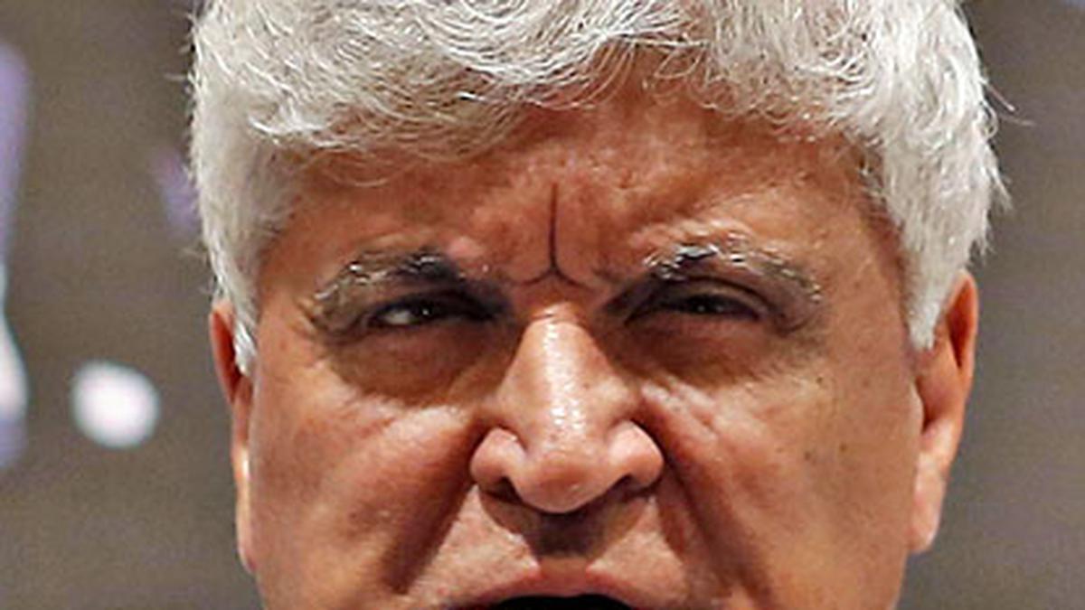 Javed Akhtar: New crop of actors can't read dialogues in Hindi script