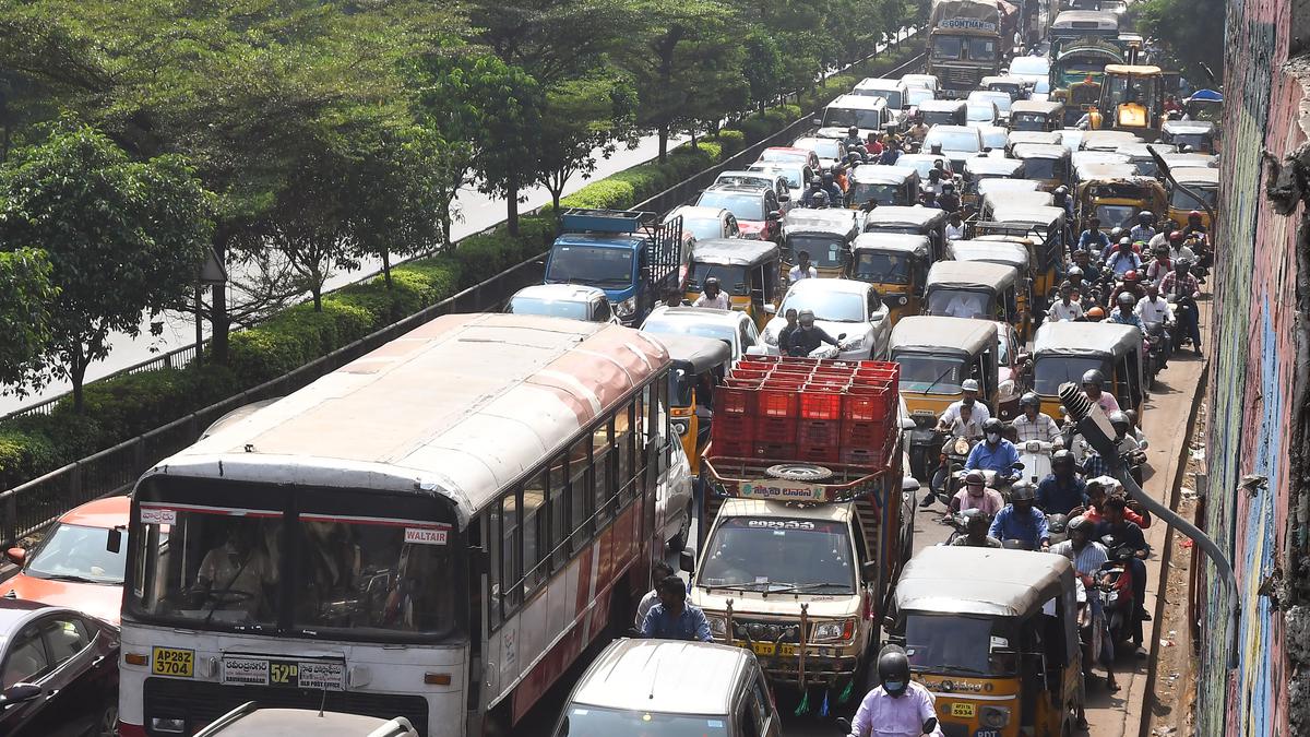 Working with GVMC to ease traffic congestion, says Visakhapatnam Commissioner of Police